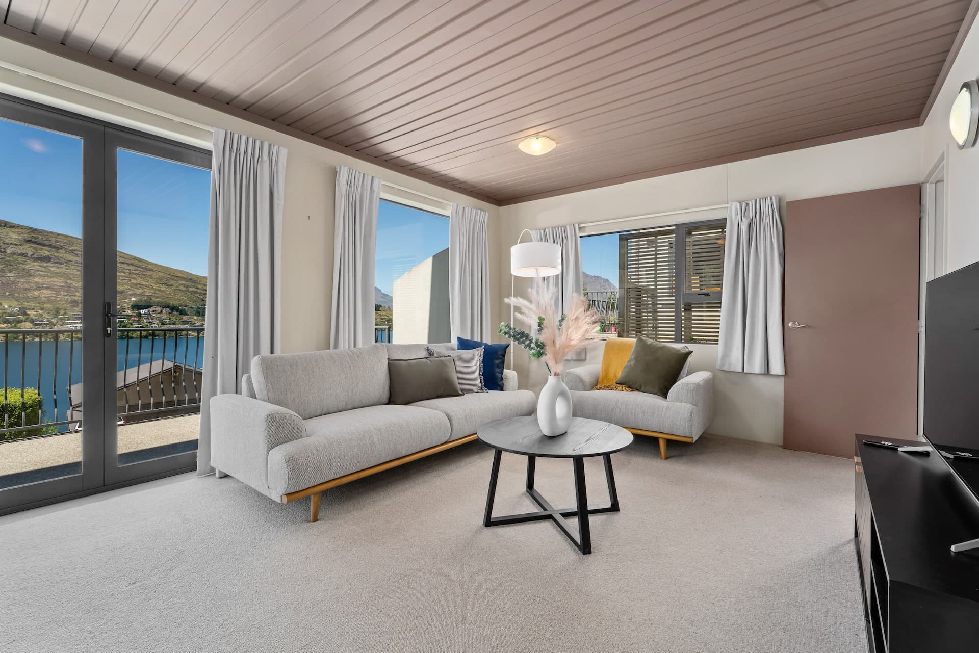 De La Mare View — Panoramic Views, Peaceful Retreat